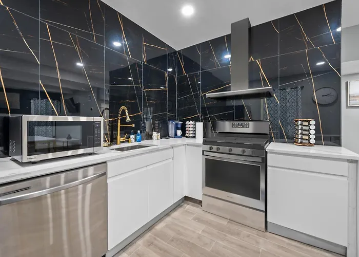 Modern Studio Retreat With Free Park
