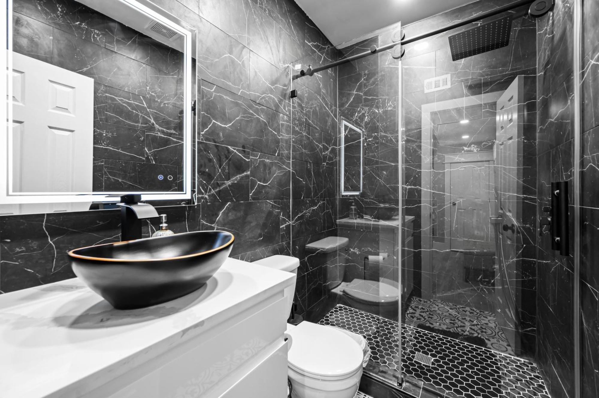 Modern Retreat With Free Park Apartment Houston