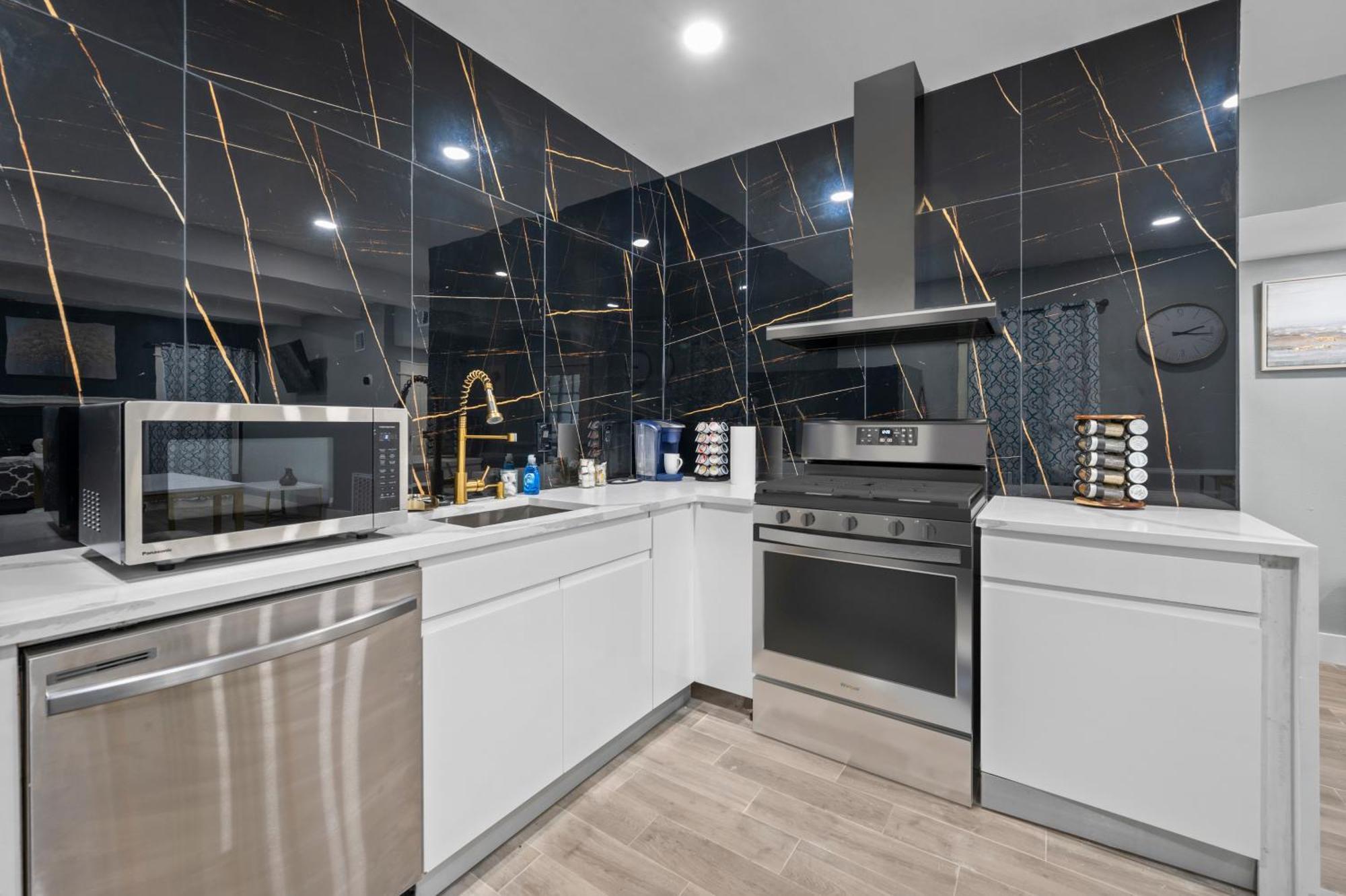 Modern Retreat With Free Park Apartment Houston